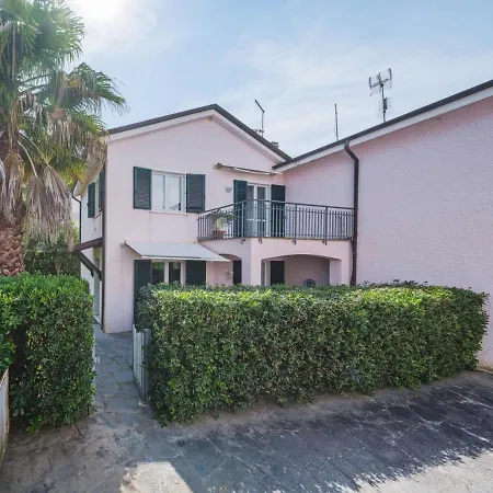 Сasa de vacaciones Lucerna Due-3 By Interhome Ameglia